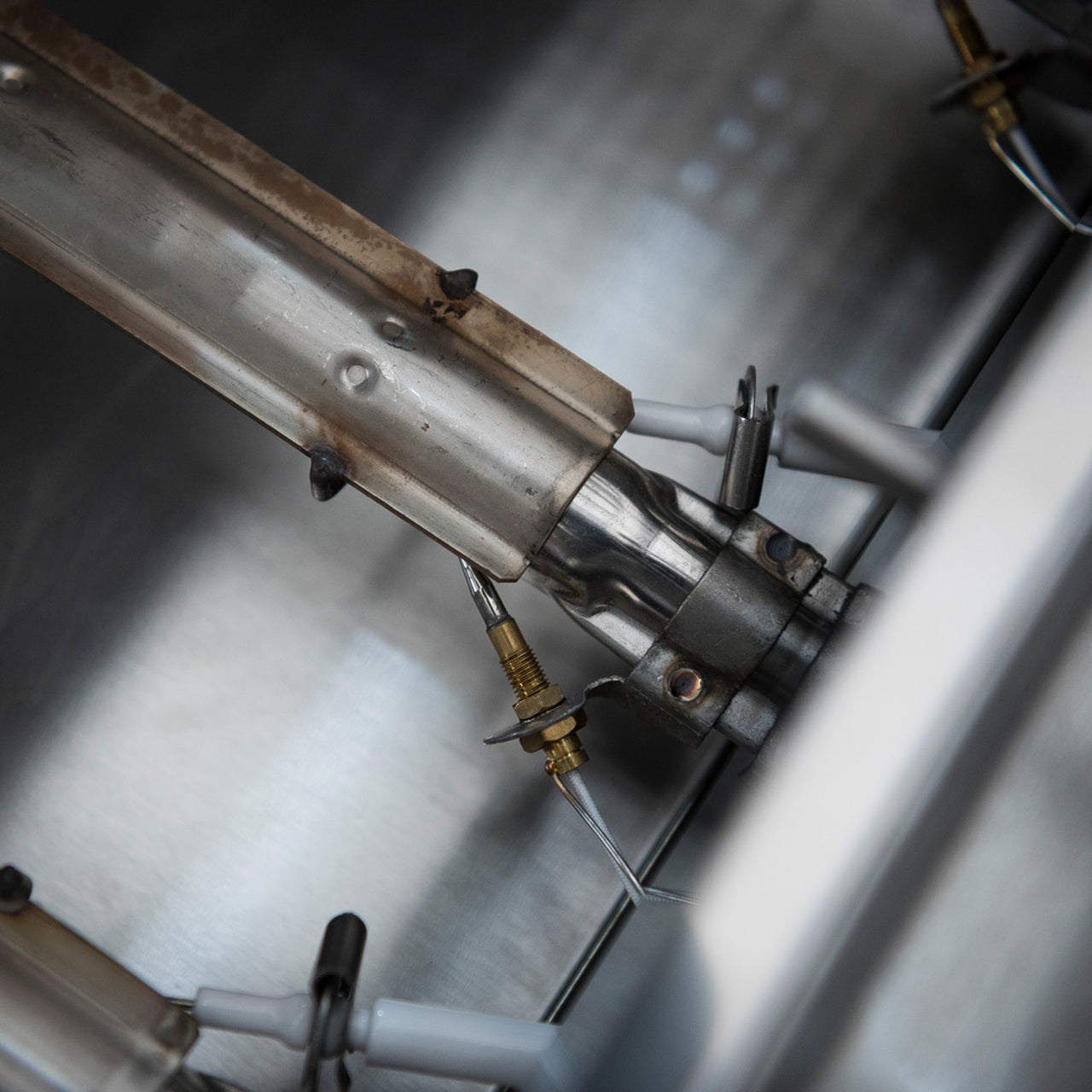 Beefeater Proline Series 6 Burner Flat Lid BBQ