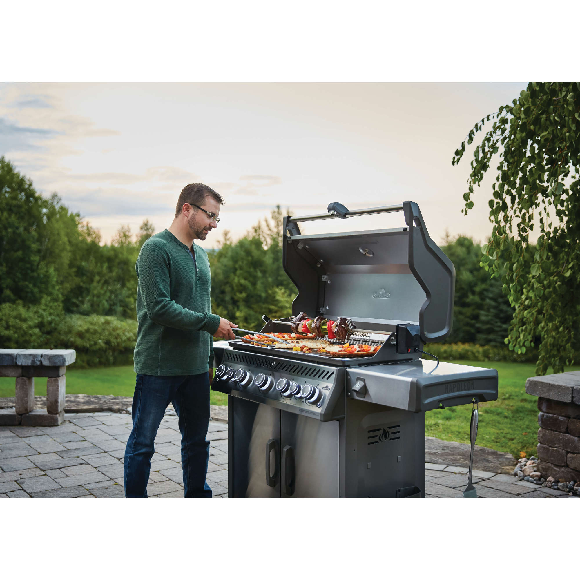 Napoleon Rogue® SE 625 Propane Gas Grill with Infrared Rear and Side Burners, Stainless Steel